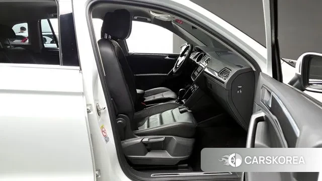 Volkswagen Tiguan second Generation 2020 Белый из Кореи, фото 2