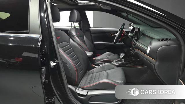 Kia The New K3 2nd generation 2023 Черный из Кореи, фото 2