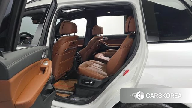 BMW X7 (G07) 2025 Белый из Кореи, фото 2