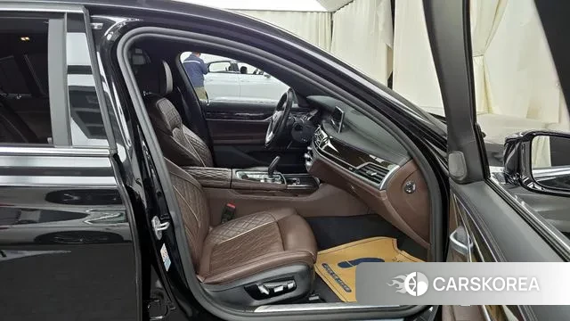 BMW 7 Series (G11) 2020 Черный из Кореи, фото 2