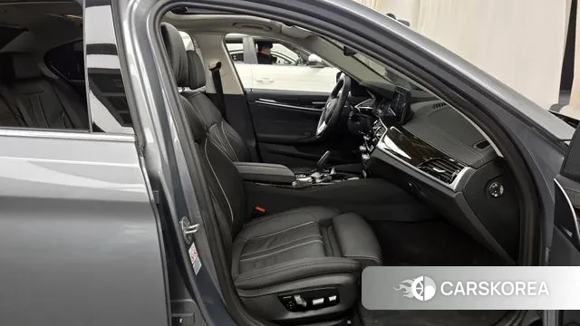 BMW 5 Series (G30) 2022 Серый из Кореи, фото 2