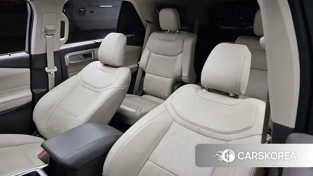 Ford Explorer 6th Generation 2022 Белый из Кореи, фото 2