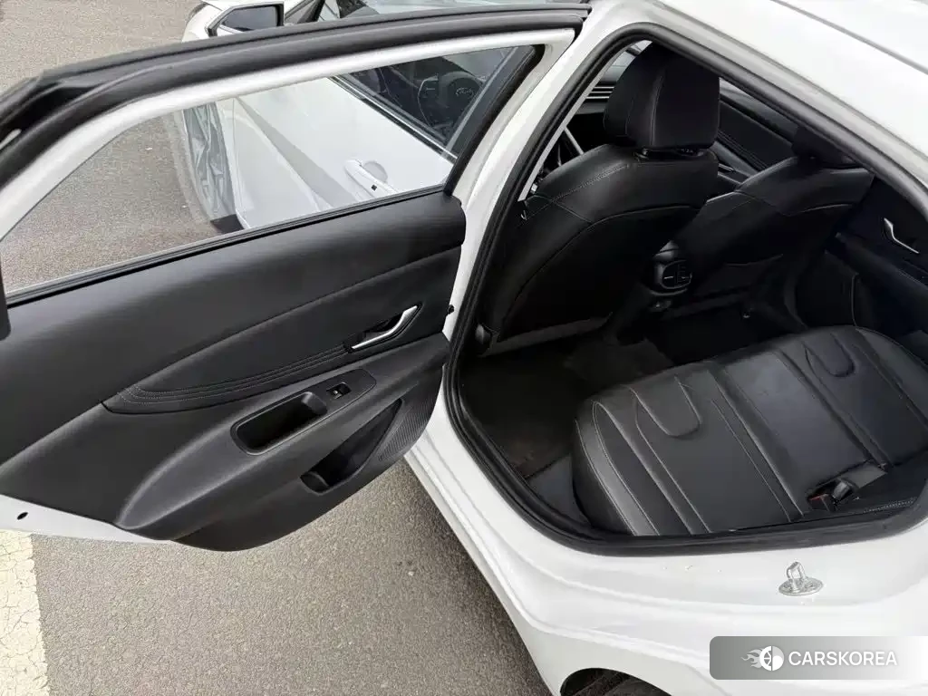 Hyundai Elantra 2023 Белый из Китая, фото 2