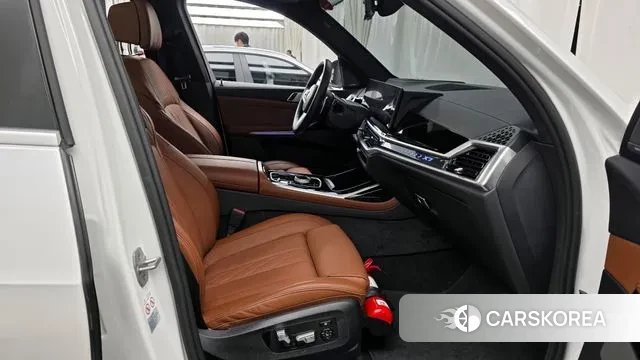 BMW X7 (G07) 2024 Белый из Кореи, фото 2