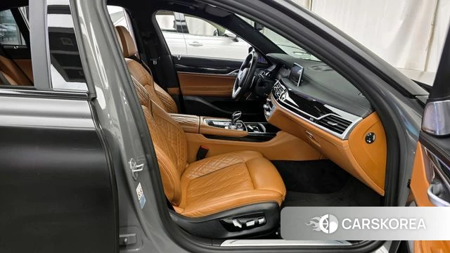 BMW 7 Series (G11) 2020 Черный из Кореи, фото 2