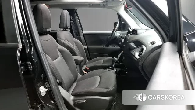 Jeep Renegade 2018 Черный из Кореи, фото 2