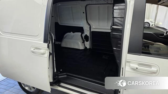 Hyundai Staria 2023 Белый из Кореи, фото 2
