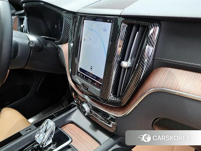 Volvo XC60 second Generation 2023 Белый из Кореи, фото 2