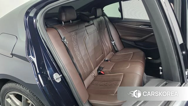 BMW 5 Series (G30) 2018 Черный из Кореи, фото 2
