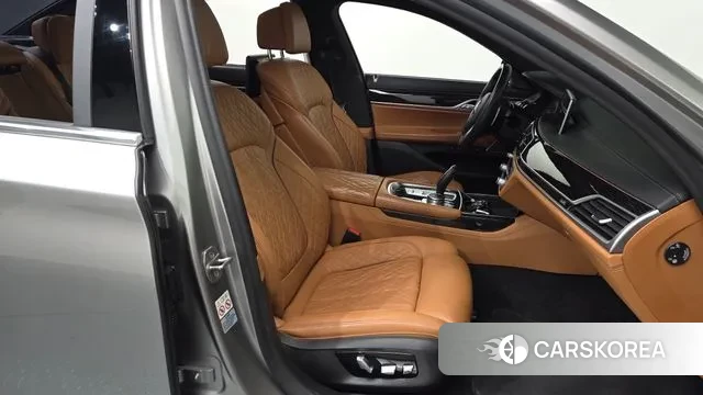 BMW 7 Series (G11) 2021 Серебристо-серый из Кореи, фото 2