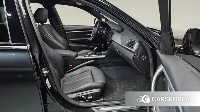 BMW 3 Series (F30) 2018 Черный из Кореи, фото 2