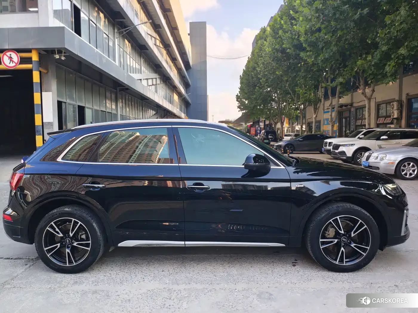 Audi Q5L 2022 Черный из Китая, фото 2