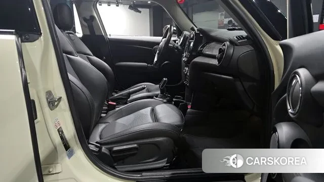 Mini Cooper 2019 Жемчужный цвет из Кореи, фото 2