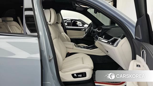 BMW X5 (G05) 2026 Светло-серебряный цвет из Кореи, фото 2