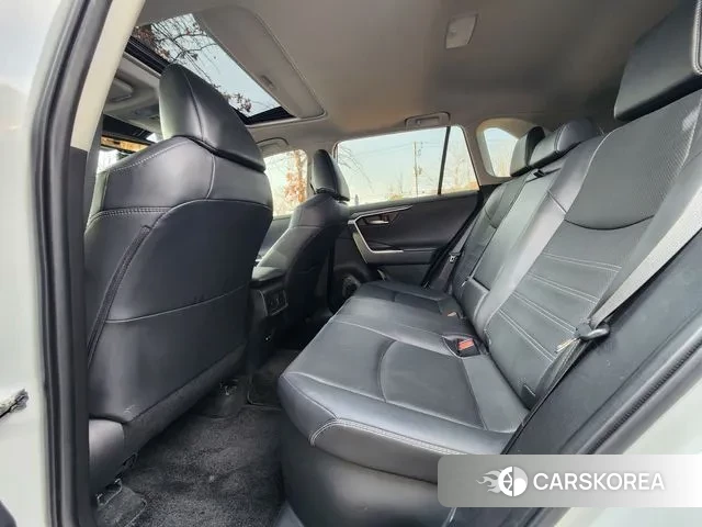 Toyota RAV4 5th Generation 2023 Белый из Кореи, фото 2