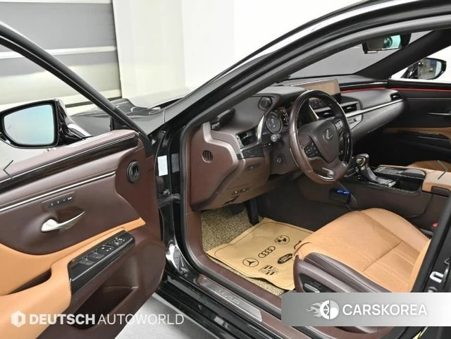 Lexus ES300h 7th generation 2019 Черный из Кореи, фото 2