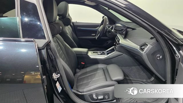 BMW 4 Series (G22) 2023 Черный из Кореи, фото 2