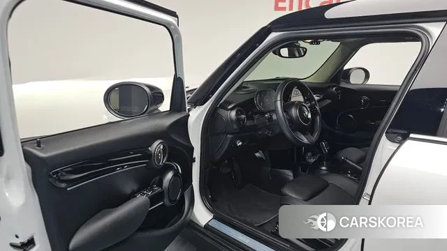 Mini Cooper 2024 Белый из Кореи, фото 2