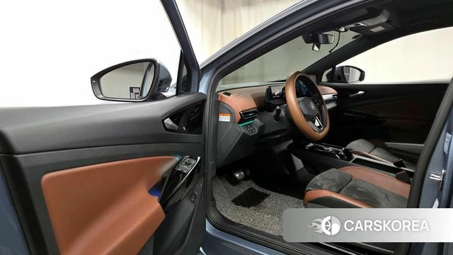 Volkswagen ID.4 2023 Светло-серебряный цвет из Кореи, фото 2