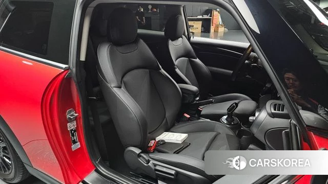 Mini Cooper 2023 Красный из Кореи, фото 2