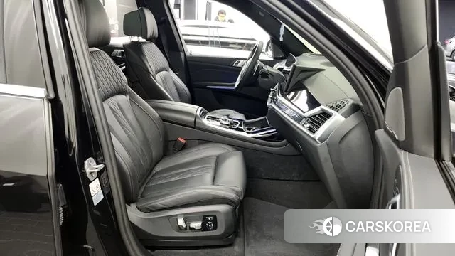 BMW X7 (G07) 2023 Черный из Кореи, фото 2