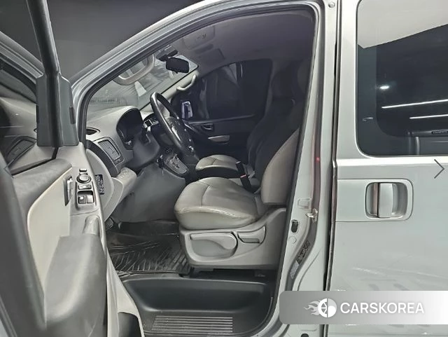 Hyundai The New Grand Starex 2018 Серебристо-серый из Кореи, фото 2