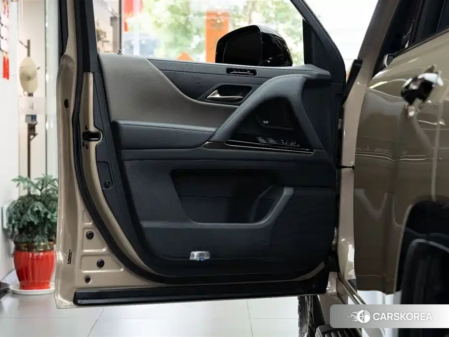 Lexus LX 2025 Champagne/brown из Китая, фото 2