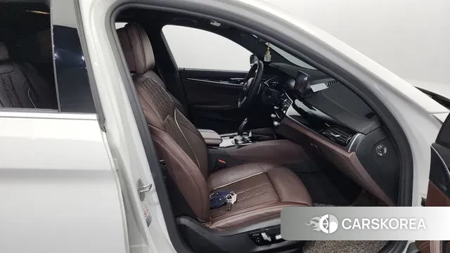 BMW 5 Series (G30) 2019 Белый из Кореи, фото 2