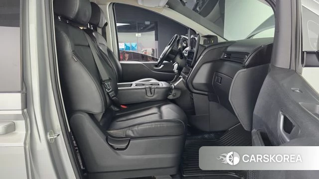 Hyundai Staria 2022 Серебряный из Кореи, фото 2