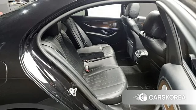 Mercedes-Benz E-Class W213 2018 Черный из Кореи, фото 2