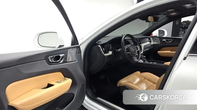 Volvo XC60 second Generation 2018 Белый из Кореи, фото 2