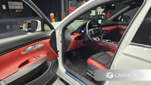 Genesis GV70 2023 Белый из Кореи, фото 2