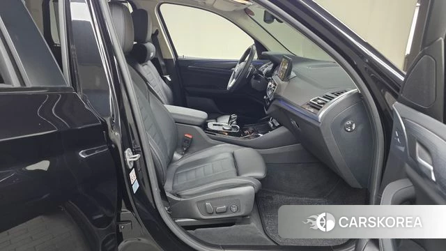 BMW X3 (G01) 2023 Черный из Кореи, фото 2