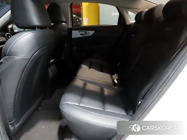 Kia The New K3 2nd generation 2021 Белый из Кореи, фото 2