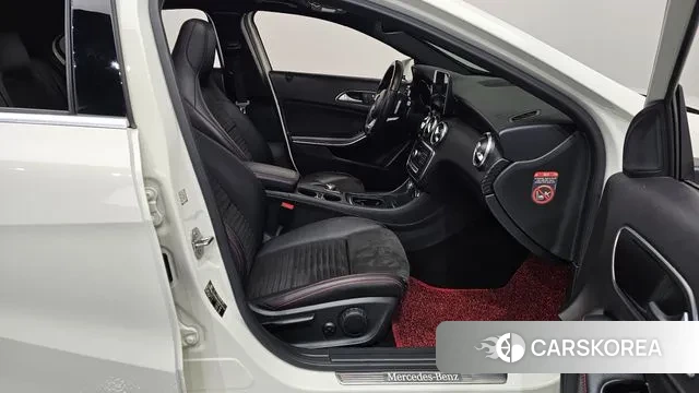 Mercedes-Benz A-Class W176 2018 Белый из Кореи, фото 2