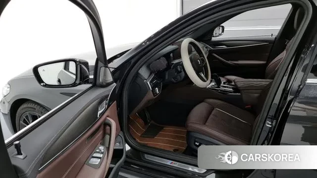 BMW 5 Series (G30) 2023 Серый из Кореи, фото 2