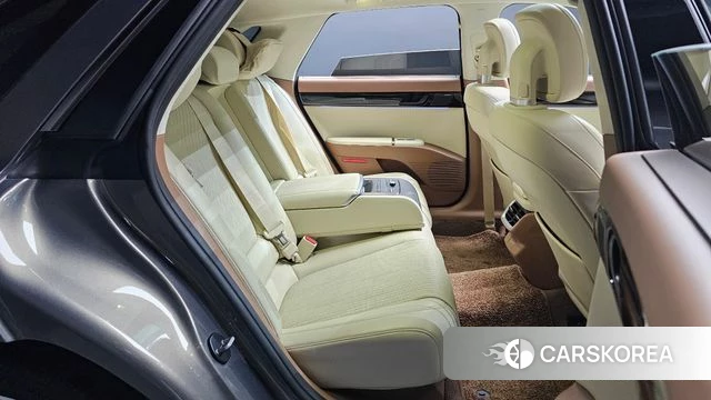 Hyundai Grandeur (GN7) 2022 Серебристо-серый из Кореи, фото 2