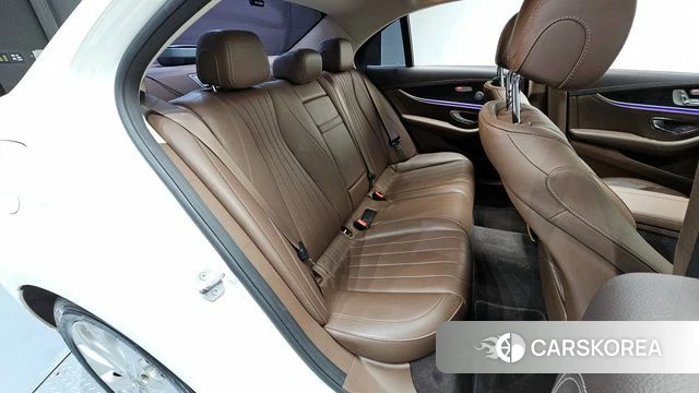 Mercedes-Benz E-Class W213 2018 Белый из Кореи, фото 2