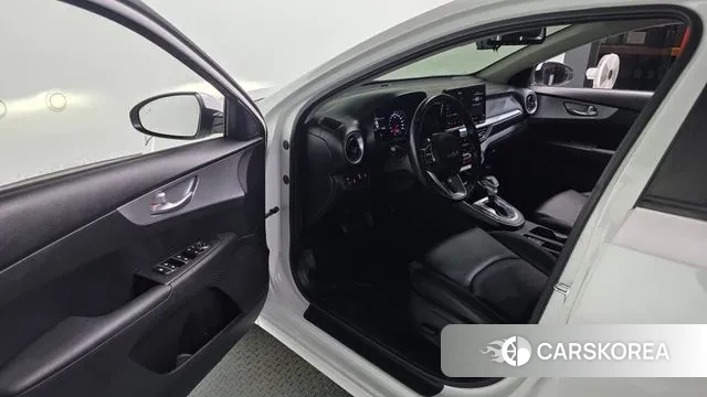 Kia The New K3 2nd generation 2022 Белый из Кореи, фото 2