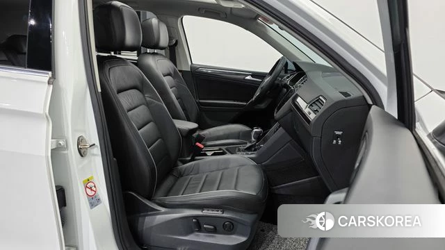 Volkswagen Tiguan second Generation 2022 Белый из Кореи, фото 2