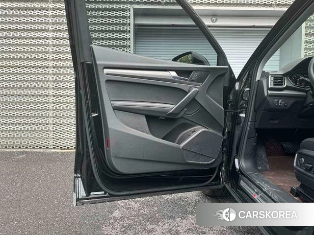 Audi Q5L 2022 Черный из Китая, фото 2