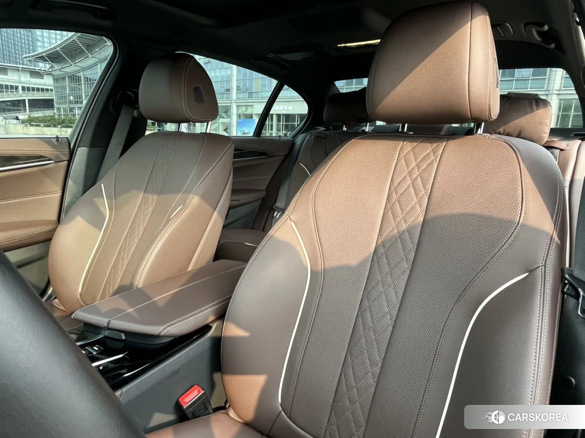 BMW 5 series 2022 Черный из Китая, фото 2