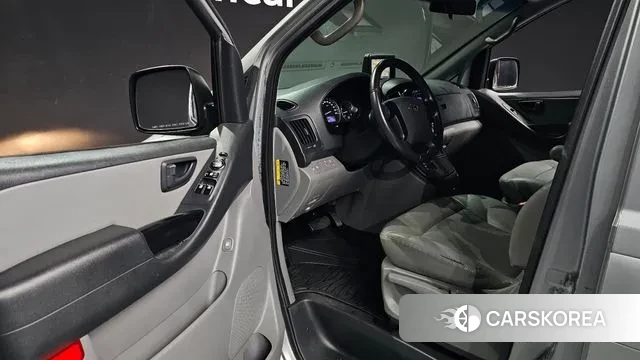 Hyundai The New Grand Starex 2019 Серебристо-серый из Кореи, фото 2