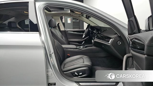 BMW 5 Series (G30) 2019 Серебряный из Кореи, фото 2