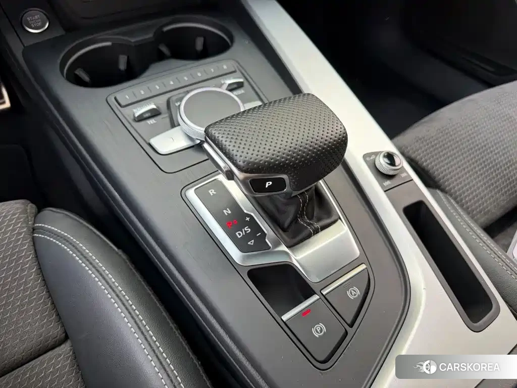 Audi A4L 2020 Белый из Китая, фото 2