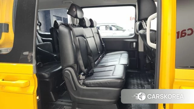 Hyundai Staria 2022 Желтый из Кореи, фото 2
