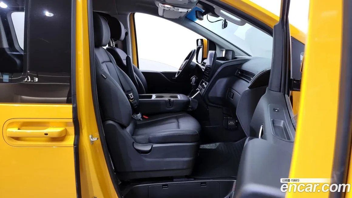 Hyundai Staria 2023 из Кореи, фото 2