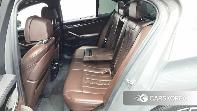 BMW 5 Series (G30) 2022 Серебристо-серый из Кореи, фото 2