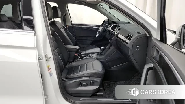 Volkswagen Tiguan second Generation 2021 Белый из Кореи, фото 2