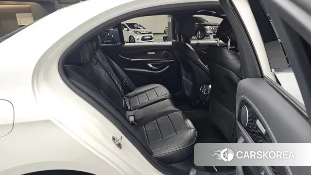 Mercedes-Benz E-Class W213 2021 Белый из Кореи, фото 2